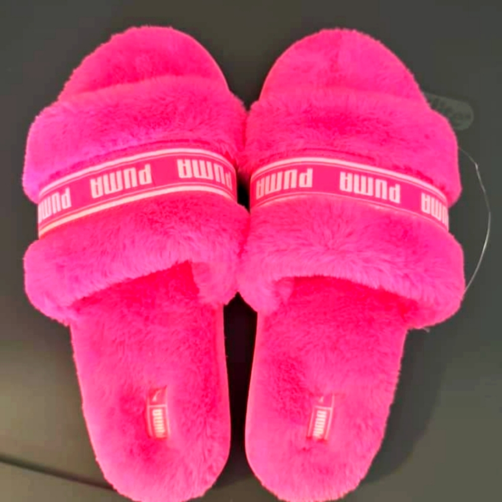 New puma size 7 fuzzy slides